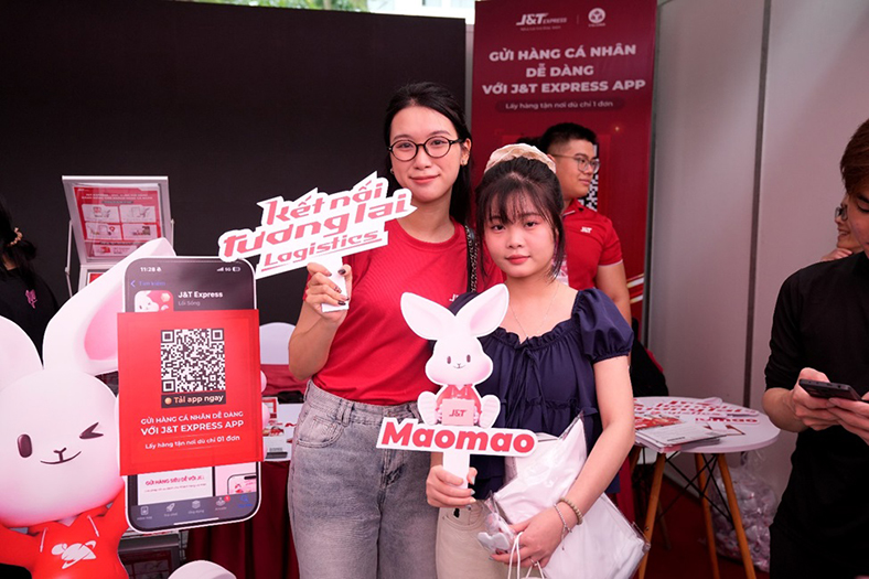 Nắng nóng, giao mùa thúc đẩy nhu cầu gửi hàng cá nhân tiện lợi