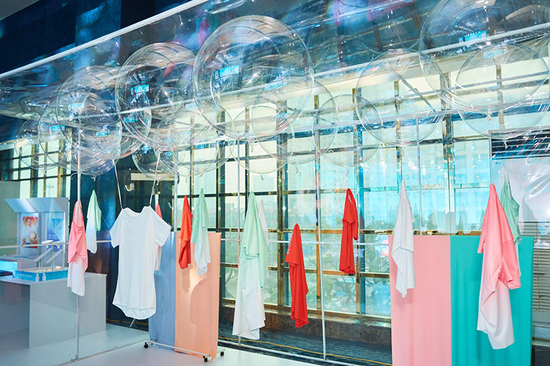 Người trẻ chọn 'mặc mát' giữa mùa nắng nóng