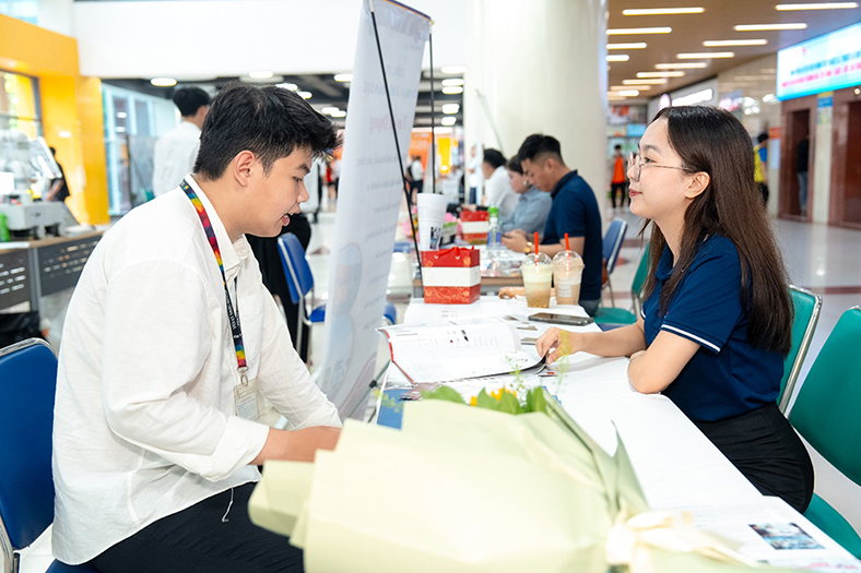 Doanh nghiệp 'săn' nhân tài kỹ thuật tại HUTECH TECHSHOW 2026