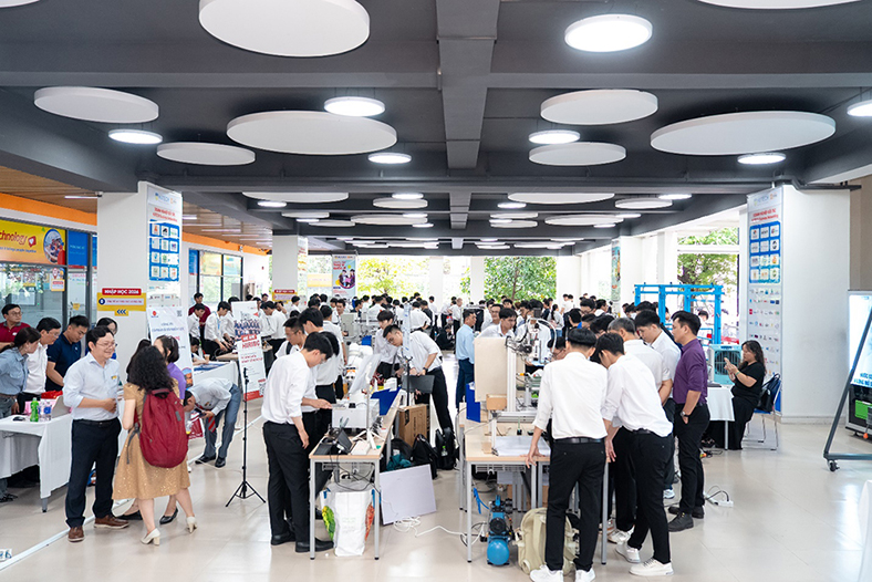 Doanh nghiệp 'săn' nhân tài kỹ thuật tại HUTECH TECHSHOW 2026