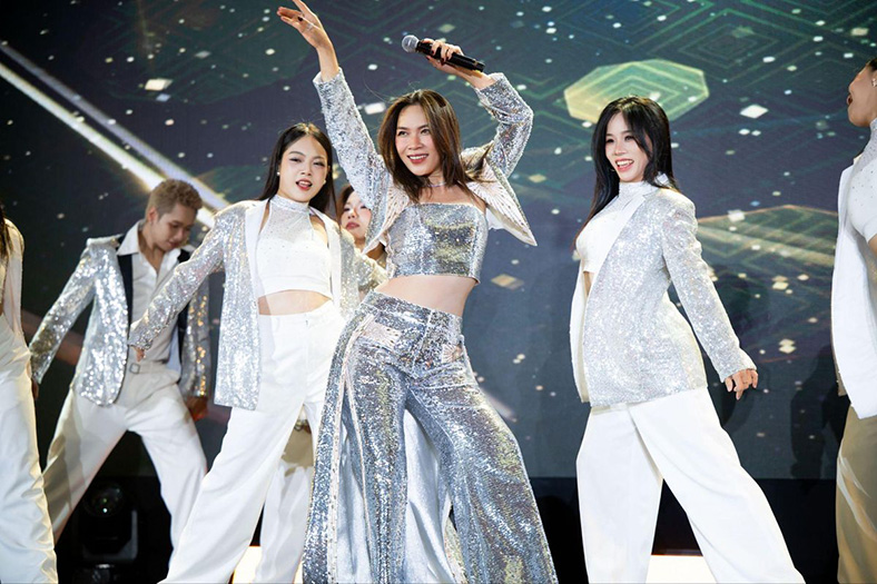 Mỹ Tâm tham gia show nhạc do Phương Mai làm sản xuất