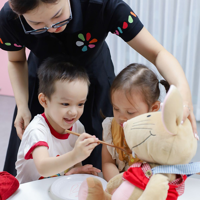 Phương pháp giúp cha mẹ đồng hành cùng trẻ học tiếng Anh từ sớm