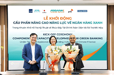 Khởi động chương trình 'nâng cao năng lực về ngân hàng xanh'