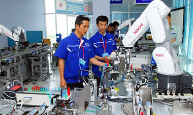 Công nhân Việt Nam nhận lương bèo bọt do năng suất lao động thấp