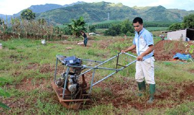 Nghèo tiền, giàu đam mê