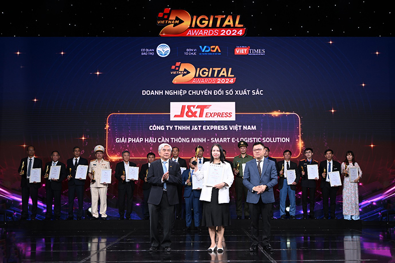 J&T Express tiếp tục được trao giải thưởng Vietnam Digital Awards 2024
