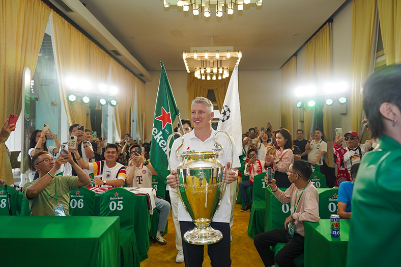 Cúp UEFA Champions League đến Việt Nam