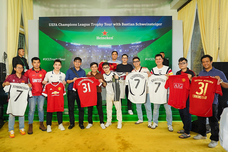 Cúp UEFA Champions League đến Việt Nam