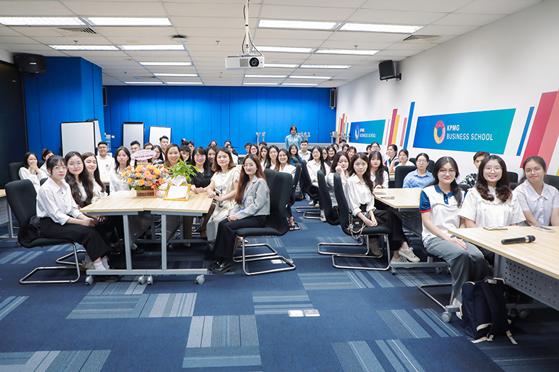 Học kiểm toán với học phí ổn định tại trường đại học song ngữ