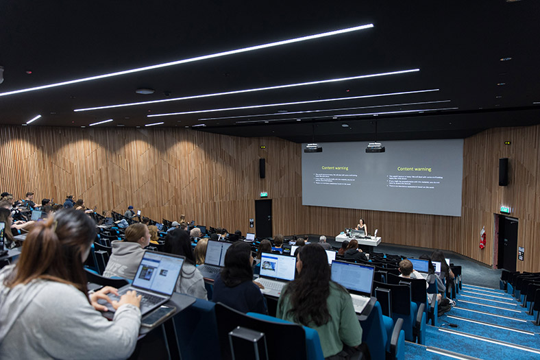 Học tại HUTECH nhận bằng Đại học Auckland của New Zealand