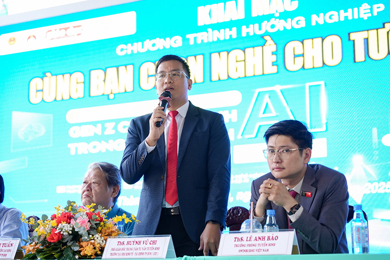 UEF cùng gen Z chọn ngành trong kỷ nguyên AI và xét học bổng sớm