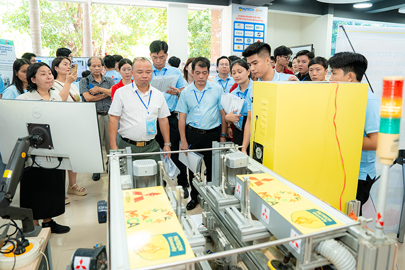 Sinh viên phát triển giải pháp trợ lý tài chính bằng AI