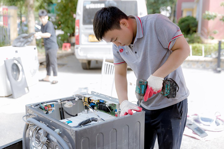 LG hỗ trợ sửa chữa thiết bị, đồng hành cùng người dân sau bão