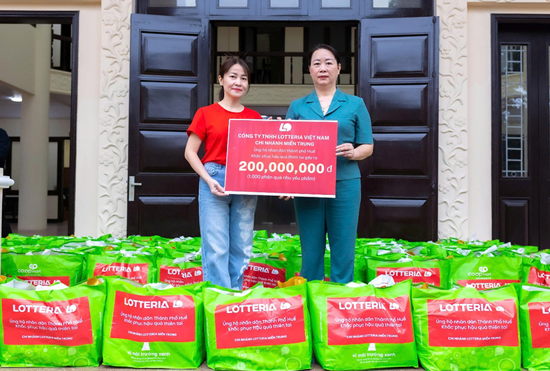 Chi nhánh Lotteria Việt Nam miền Trung gửi 1.000 phần quà tới nhân dân Huế