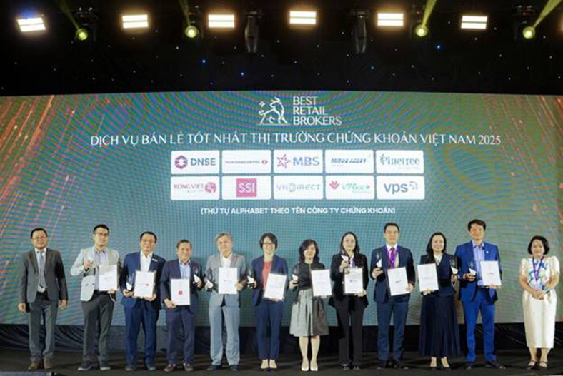 Pinetree lọt Top 10 'Dịch vụ bán lẻ tốt nhất thị trường chứng khoán'