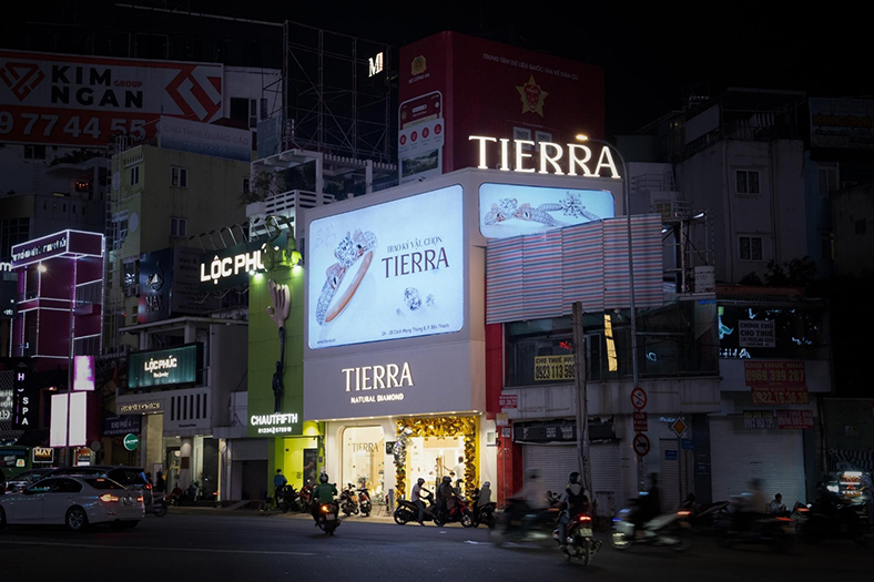 Tierra Diamond khai trương cửa hàng mới tại Ngã Sáu Phù Đổng