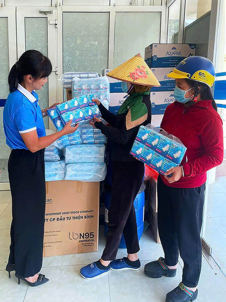 Kotex, SCDI trao 13.000 phần quà hỗ trợ phụ nữ miền Bắc sau lũ