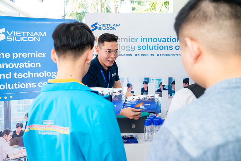 OLP'25, OlpAI'25, Procon'25, ICPC Asia HCMC 2025: Khai phá tài năng công nghệ trẻ